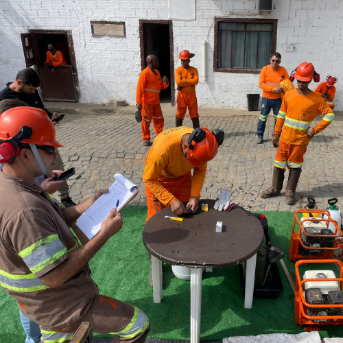 treinamento-operadores-maquinas-leves-prumo-5 Treinamento de operadores de máquinas leves reforça técnica e segurança na Prumo